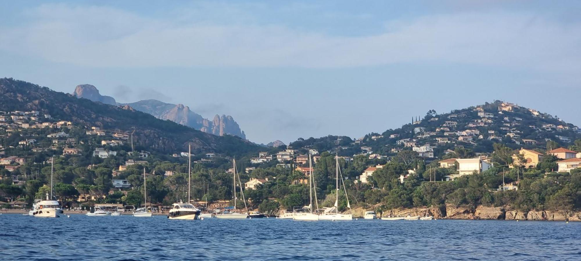 Agay Cap Esterel Village Allee Fleurs - F2 Clim Vue Golf Et Mer - Grande Terrasse Plein Sud Saint-Raphael  Exterior photo