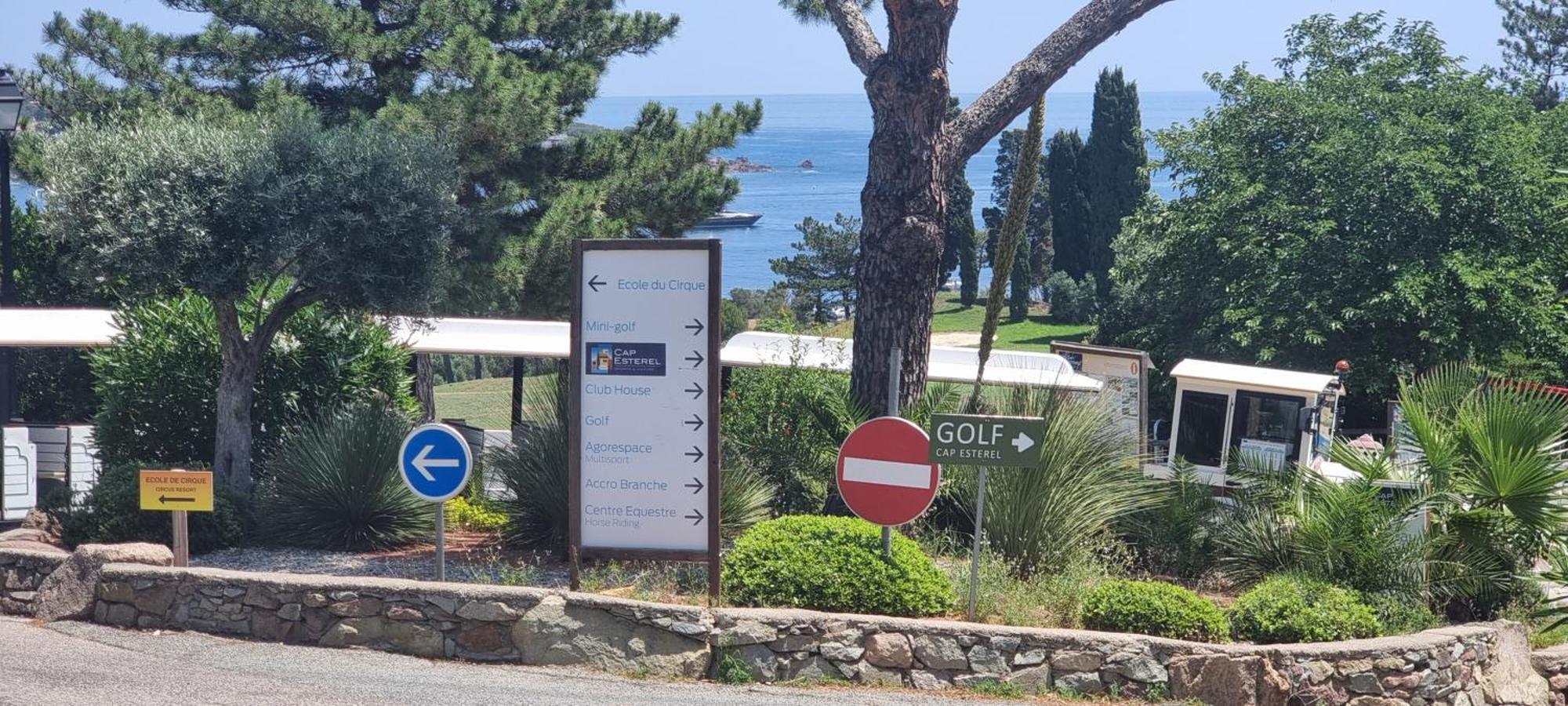 Agay Cap Esterel Village Allee Fleurs - F2 Clim Vue Golf Et Mer - Grande Terrasse Plein Sud Saint-Raphael  Exterior photo